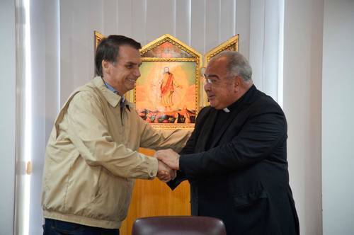 Bolsonaro y Haddad pactan en Brasil compromisos con católicos y evangélicos