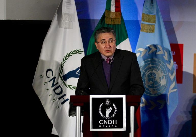 México sólo ha ofrecido contención a migrantes: CNDH