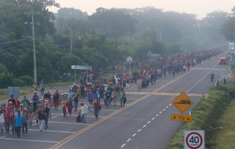 Mueren 6 migrantes en volcadura de camión en Chiapas