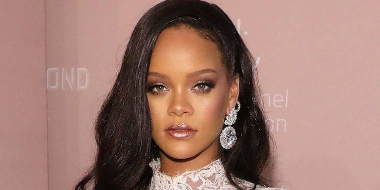 Rihanna rechaza el Supertazón en apoyo a Kaepernick
