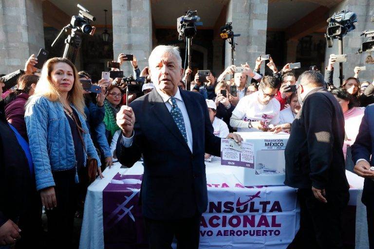 AMLO llama a votar en último dí­a de consulta sobre NAIM