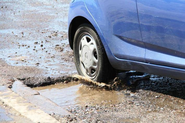 Marcha atrás a requisitos para cubrir dañados a vehí­culos por baches