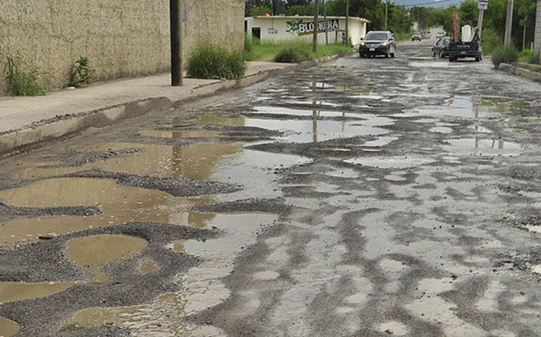 Atiende municipio responsabilidades por daños de baches