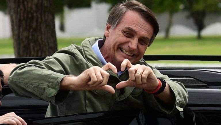 Victoria de Bolsonaro entre gritos de Â¡Viva… Volvió la dictadura!