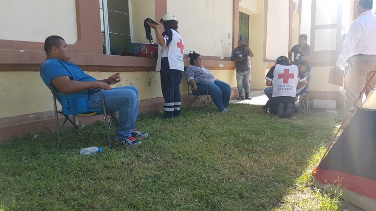 Huelguistas de Educación Tecnologí­a son atendidos por Cruz Roja