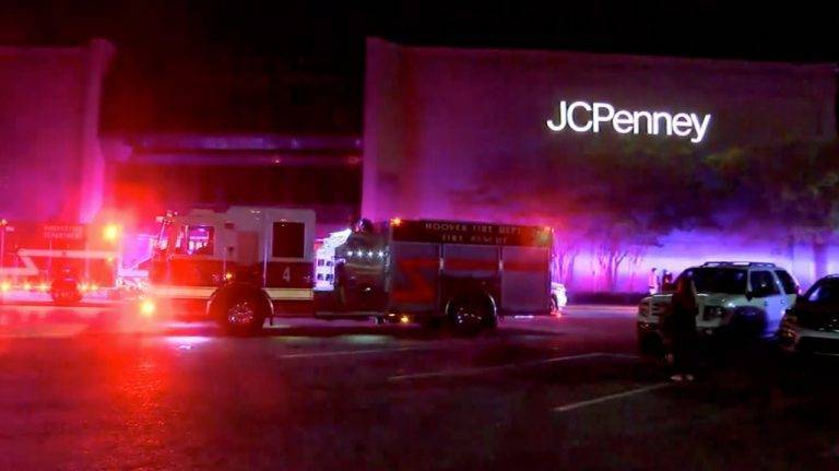 Un muerto tras tiroteo en centro comercial de Alabama