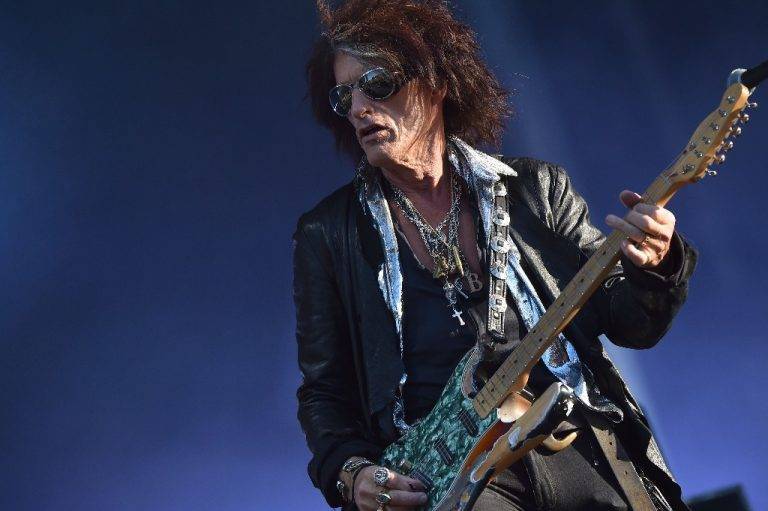 Guitarrista de Aerosmith se recupera tras ser hospitalizado
