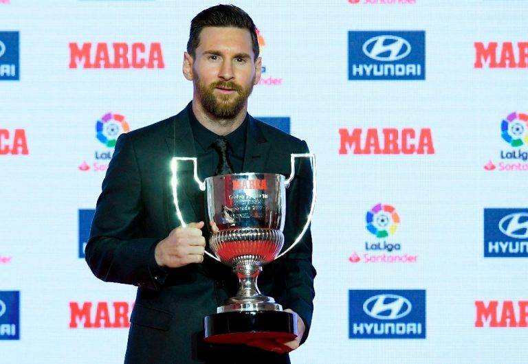 Messi recibe el ‘Pichichi’; celebra competencia en liga española