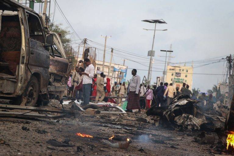 Suman 53 muertos por atentado en hotel de Somalia