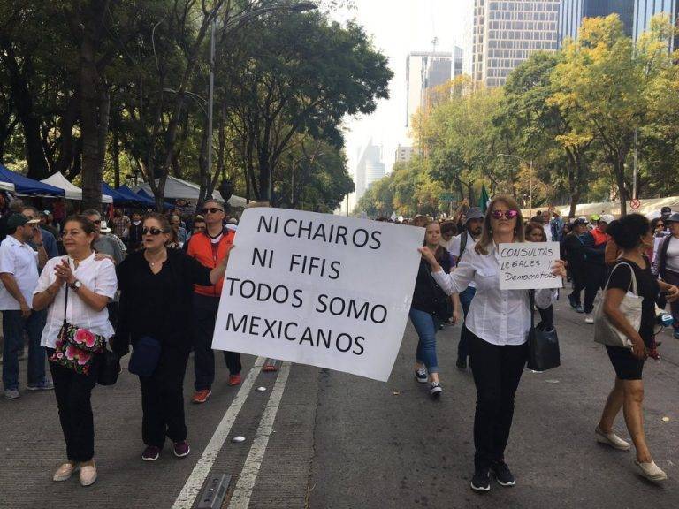 Avanza rumbo al Zócalo marcha en apoyo de NAIM en Texcoco
