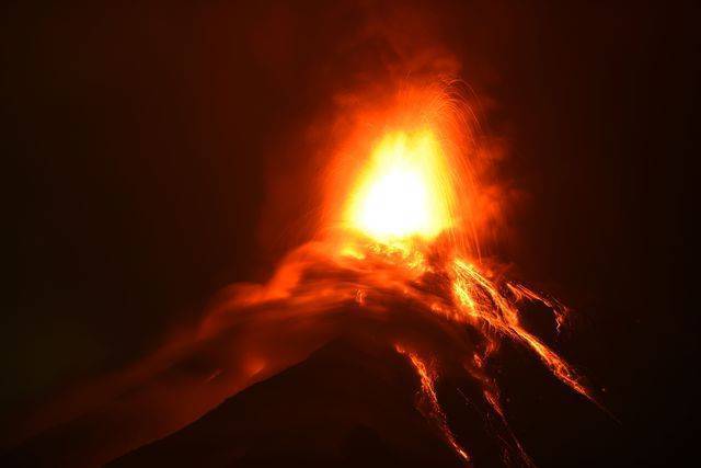 Desalojan a 3 mil personas por nueva erupción del volcán de Fuego