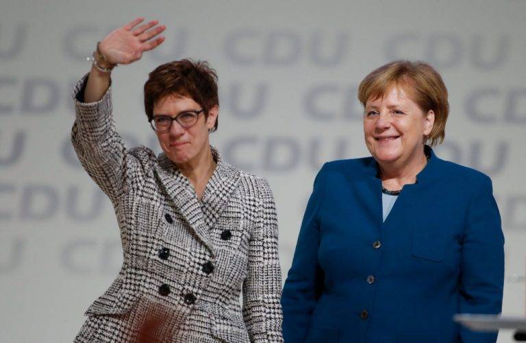Kramp-Karrenbauer, sucesora de Merkel al frente del CDU
