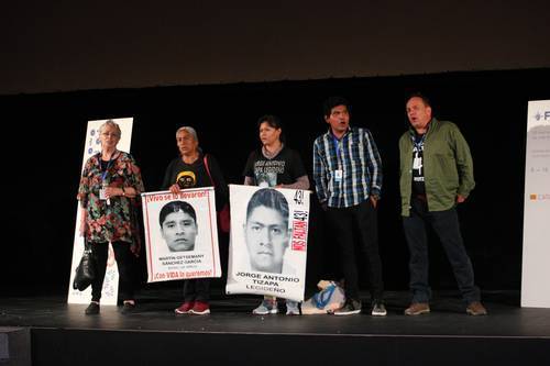 â€œSólo pensábamos en vivirâ€, relatan sobrevivientes de Ayotzinapa en pelí­cula