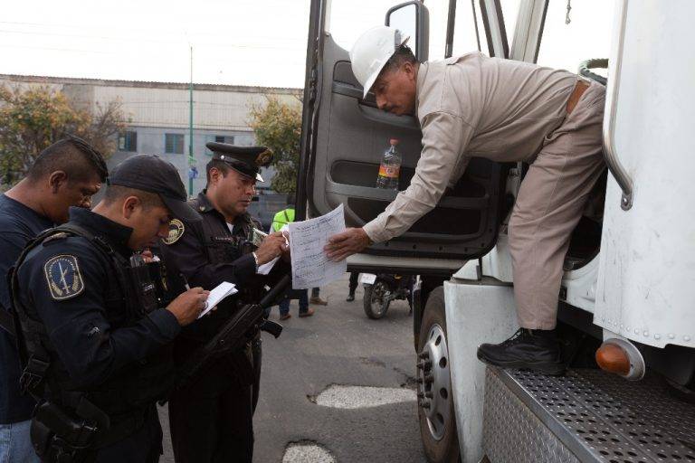 Retuvieron a tres soldados que enfrentaron a ‘huachicoleros’
