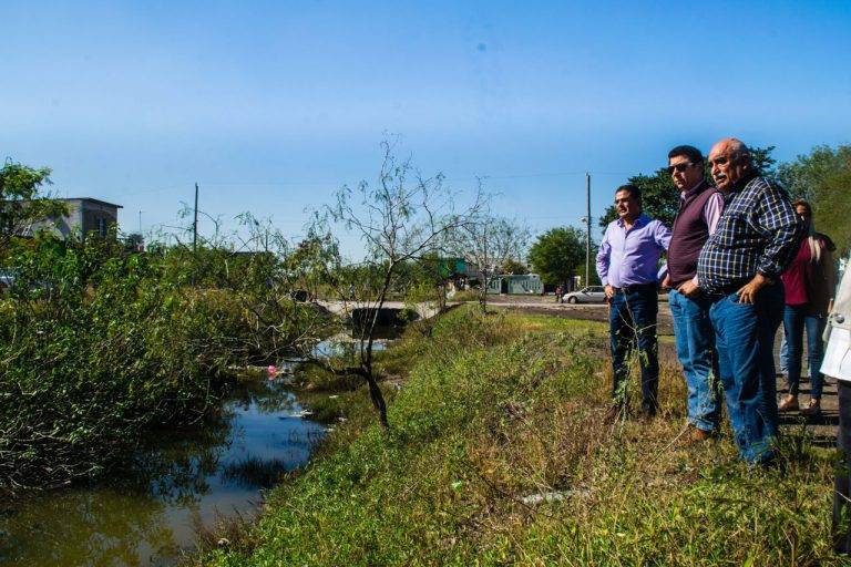 Alcalde de Matamoros activa limpieza de dren y constata avances en bordo de rí­o Bravo
