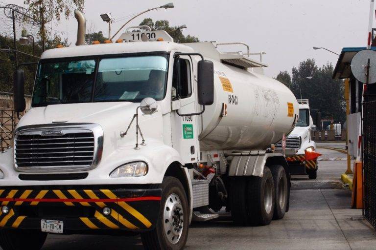 Se firmó ya la compra de 570 pipas: López Obrador