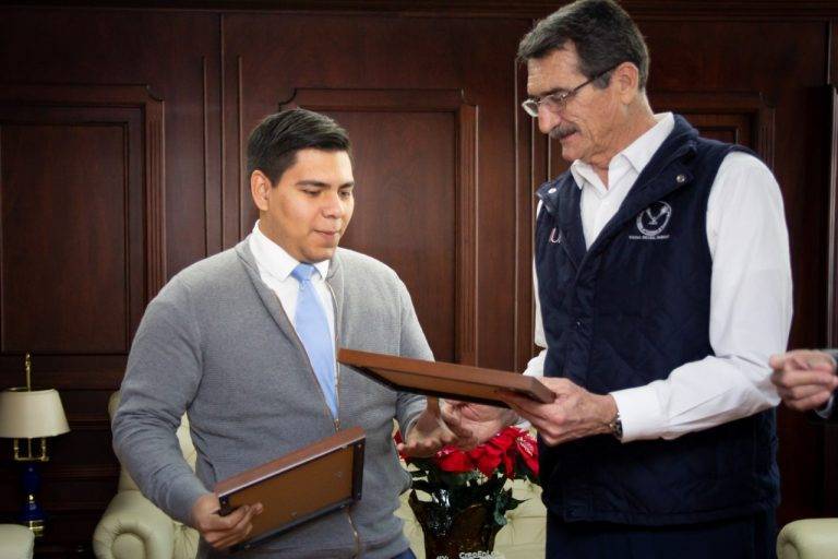 Destaca alumno de la UAT en foro nacional de Odontologí­a