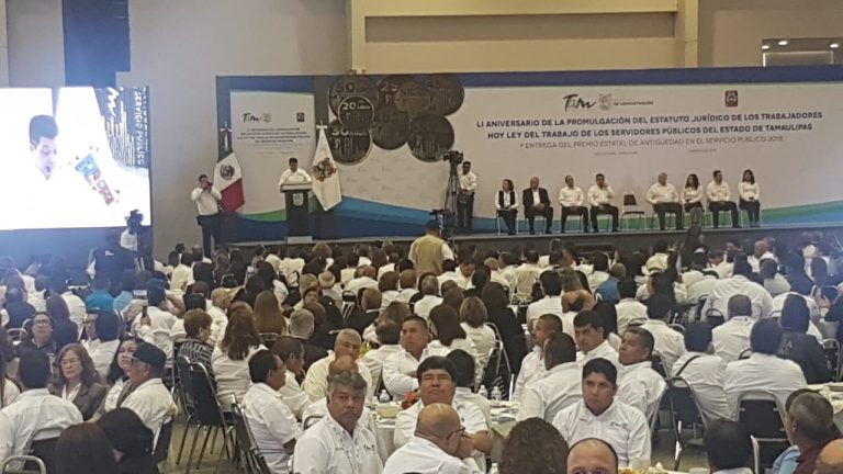 Aumentan salario a trabajadores de Gobierno