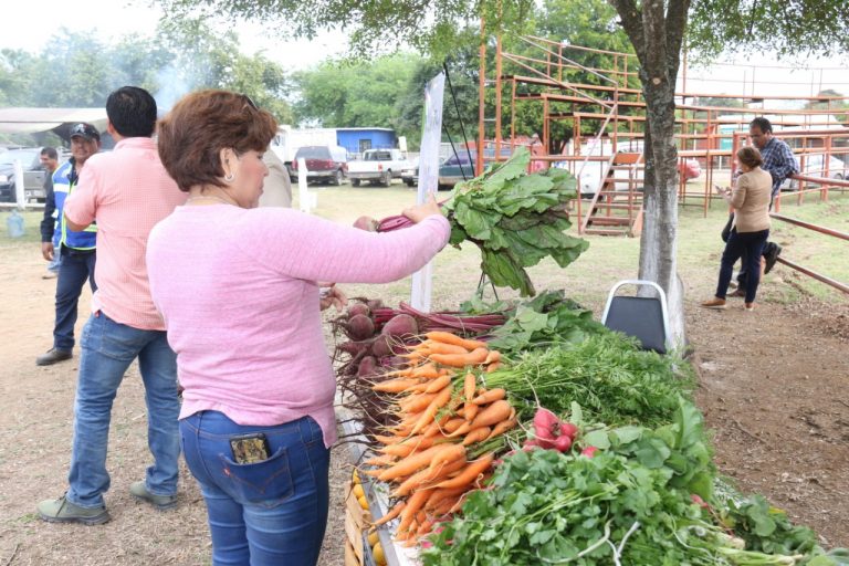 Realiza Victoria con éxito Feria Ejidal en Fuerte de Portes Gil.