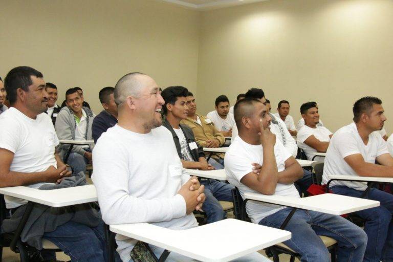 Realizan jornada de reclutamiento de jornaleros para trabajos en EU
