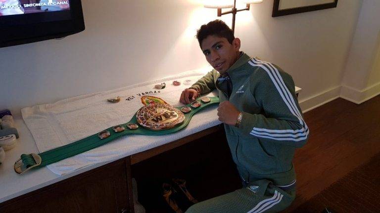 Rey Vargas derrota a Manzanilla y retiene cetro supergallo del CMB