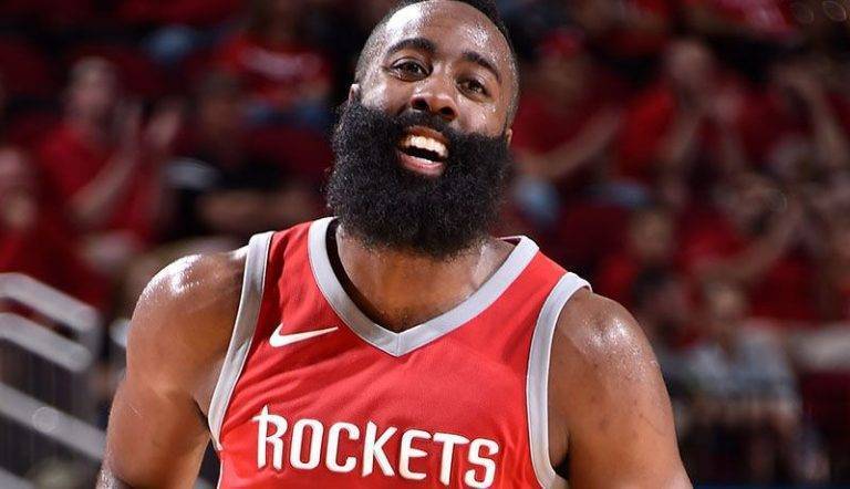 NBA multa a James Harden con 25 mil dólares por criticar a árbitro