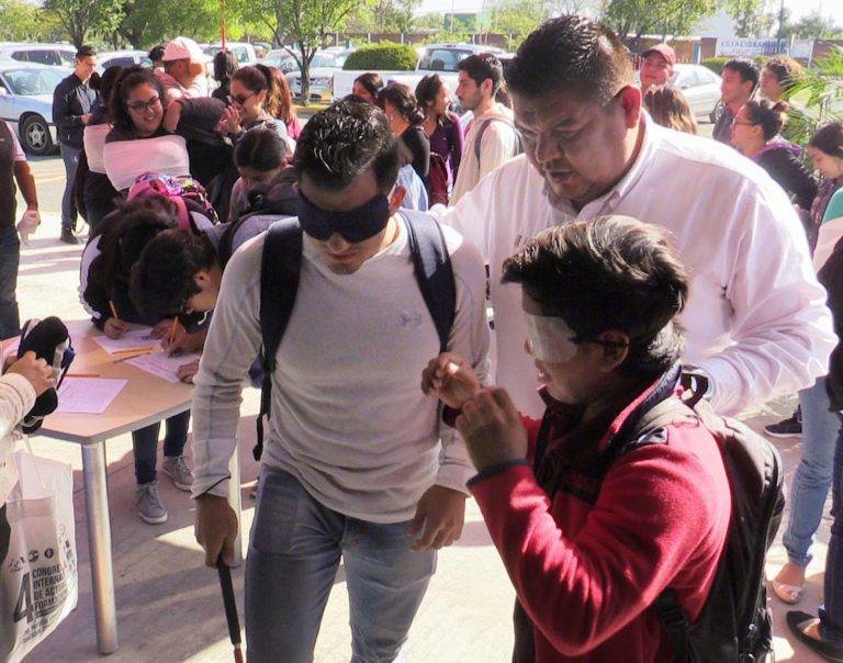 Sensibiliza UAT a estudiantes en â€œTe presto mis zapatosâ€