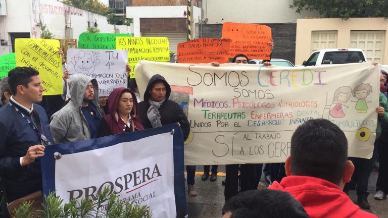 Se manifiestan trabajadores de Prospera ante eliminación de programa