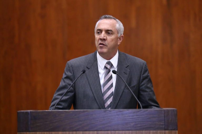 Acusa Etienne Llano a Morena por prácticas primitivas