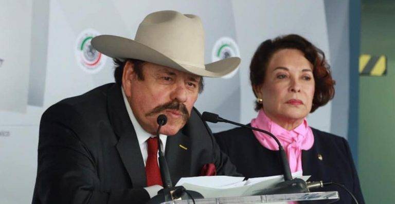 Senadora de Morena llama retrasados a reporteros