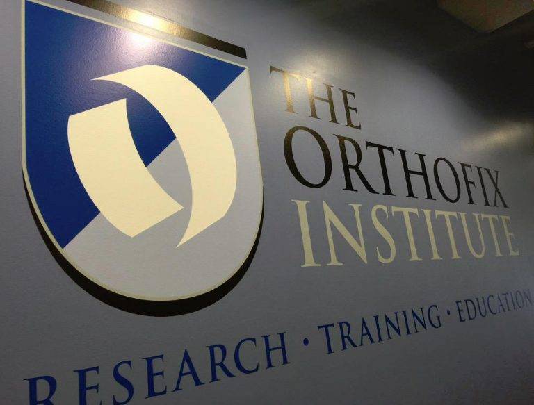 Orthofix, historia de corrupción en el IMSS en 3 sexenios