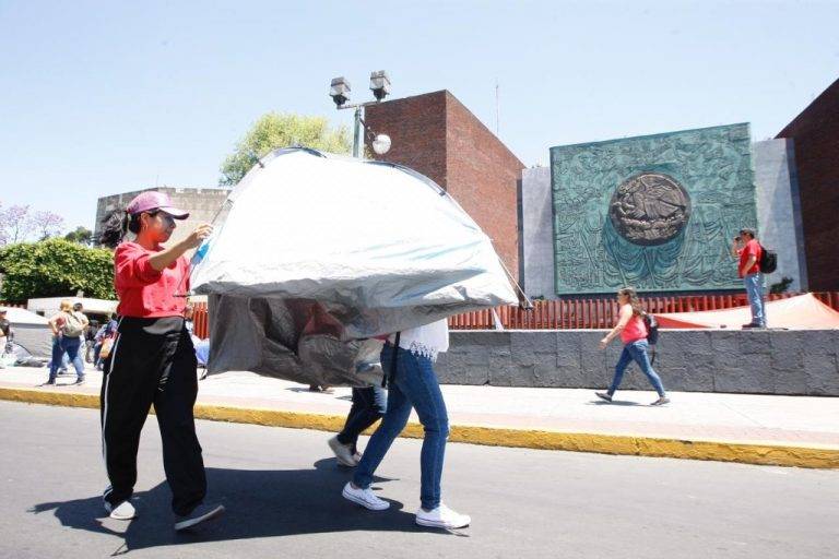 Por falta de garantí­as, suspenden sesión de mañana en San Lázaro