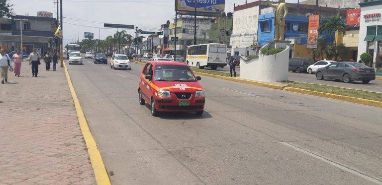 En jaque taxistas por â€œchamacosâ€ armados