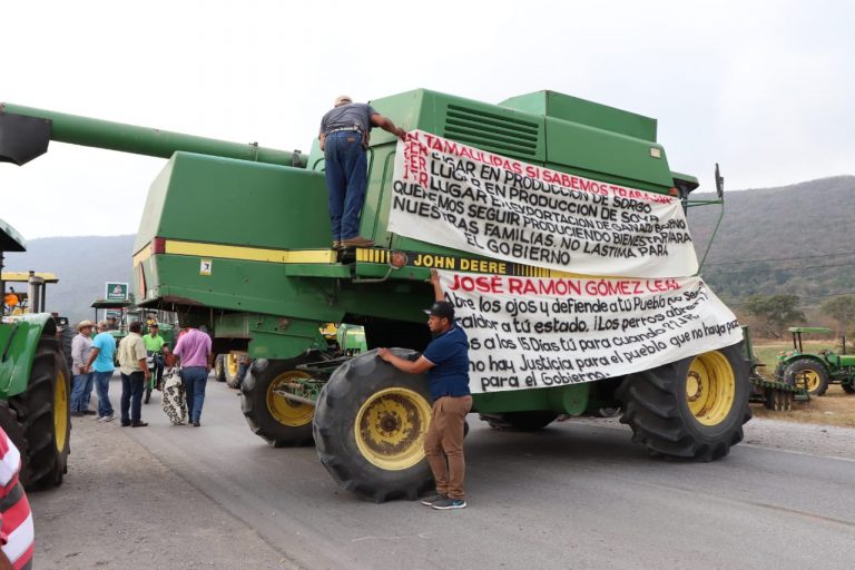 Productores cumplen amenaza y bloquean carretera Mante – Valles