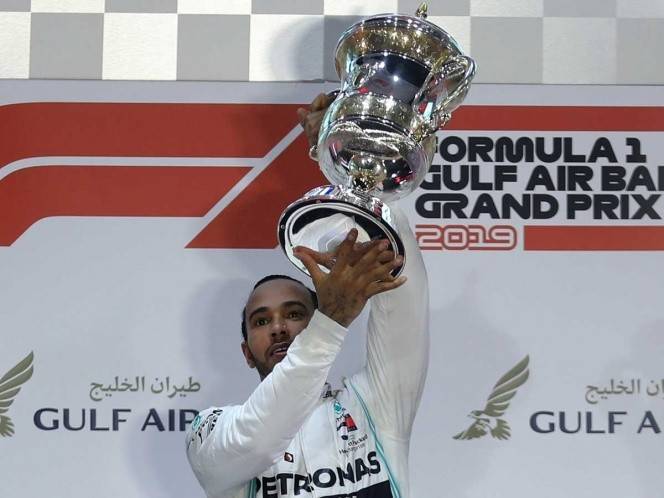 Hamilton gana en Bahrein; ‘Checo’ acaba décimo