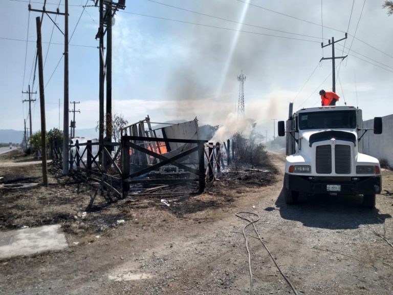 Incendio provoca falla en sistema de distribución del agua