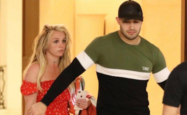 Britney sale del psiquiátrico y luce fatal; ajustaron su medicamento