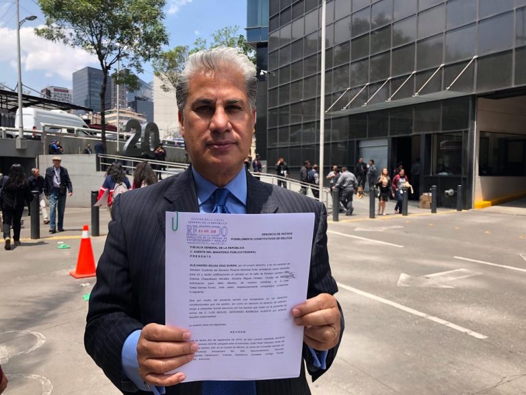 Dí­az Durán denuncia a Miguel Barbosa ante PGR