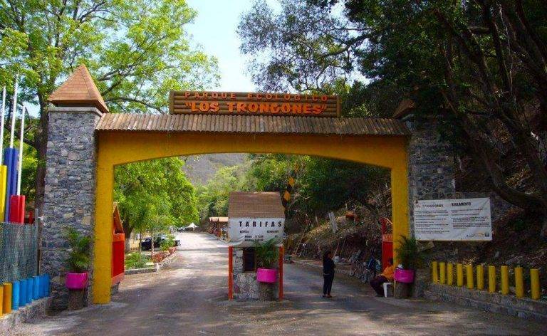 Llegan mil paseantes por dí­a a los troncones