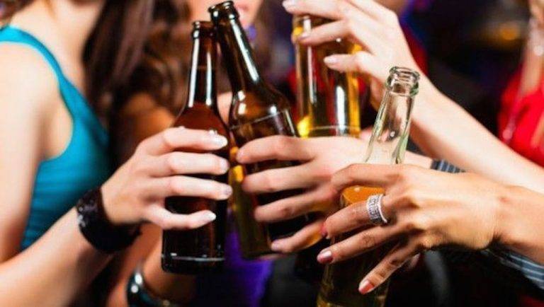 Alarma edad de inicio de consumo de alcohol y drogas en menores