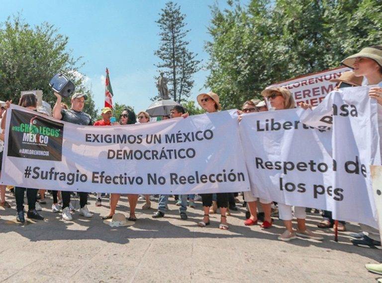 Realizan en la capital del paí­s marcha contra el presidente López Obrador
