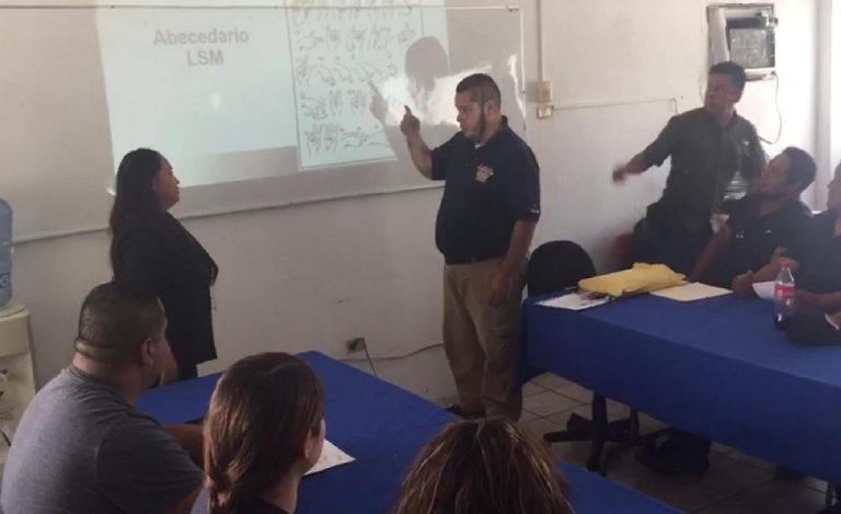 Elementos de Protección Civil y Bomberos reciben capacitación en lenguaje de señas