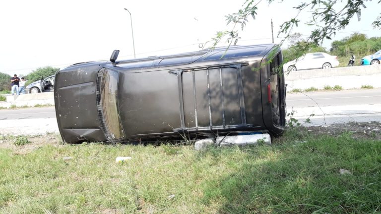 Se registra aparatoso accidente en la carretera Victoria-Monterrey