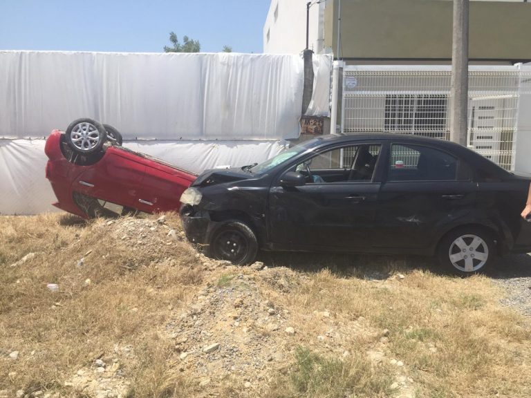 Dos lesionados en aparatoso accidente en el libramiento Naciones Unidas