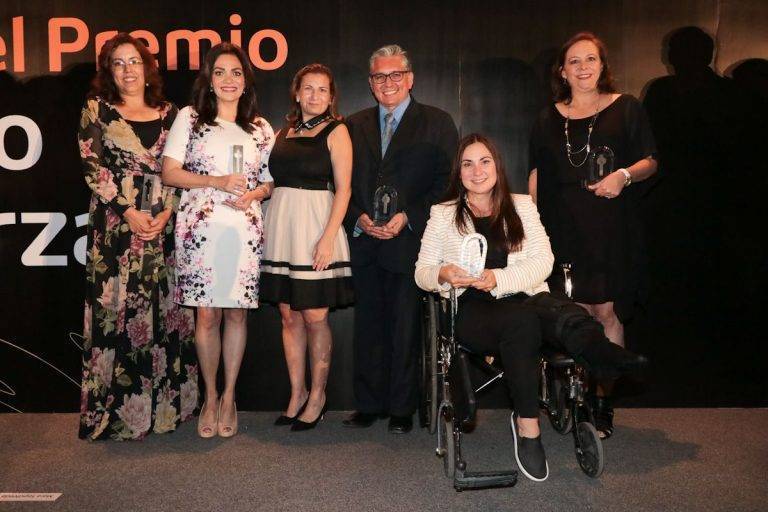 Distingue UDEMÂ  a sus maestros destacados