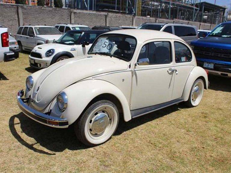 Pagan 325 mil pesos por ‘vocho’ 2004 en subasta de Los Pinos