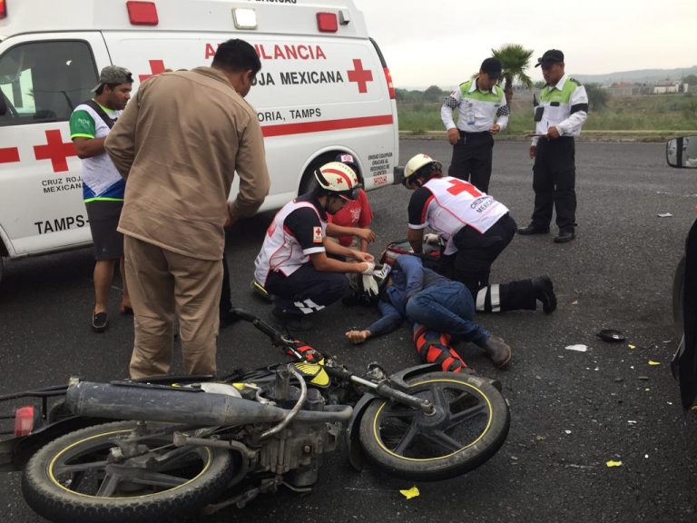 Mujer lesionada tras derrapar su motocicleta