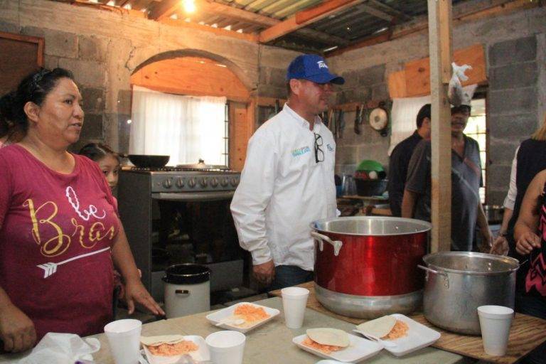 Sebien continúa supervisando comedores instalados en beneficio de las familias damnificadas en Reynosa.