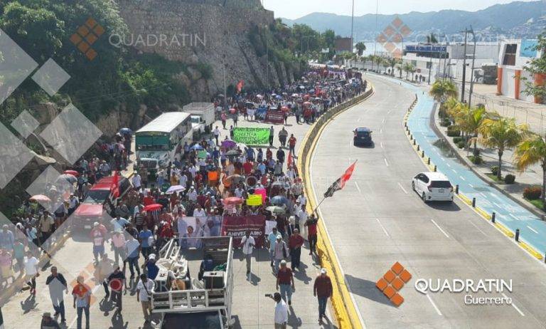 Marchan en Acapulco para festejar primer aniversario del triunfo de AMLO