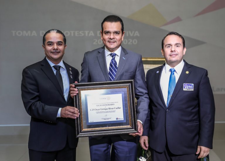 Recibe Enrique Rivas El Tí­tulo De Socio Honorario De Rotario Nld